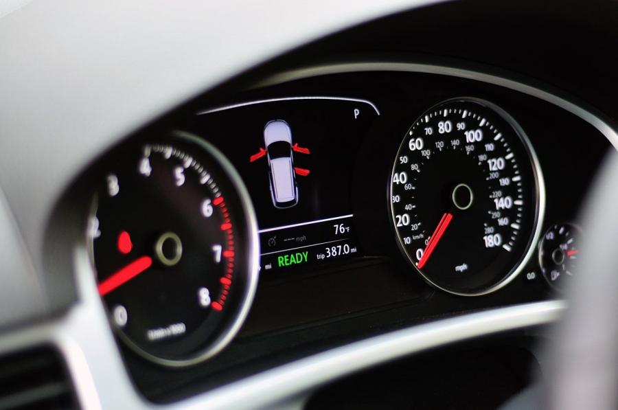  Volkswagen Touareg Hybrid 2012 года  (фото 24 из 42)